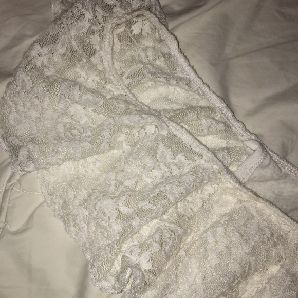 Hollister white lace crop top - Picture 2 of 5